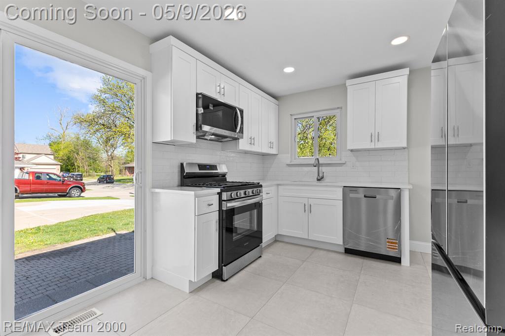 6557 Huntleigh Street, Garden City, MI — Photo 11