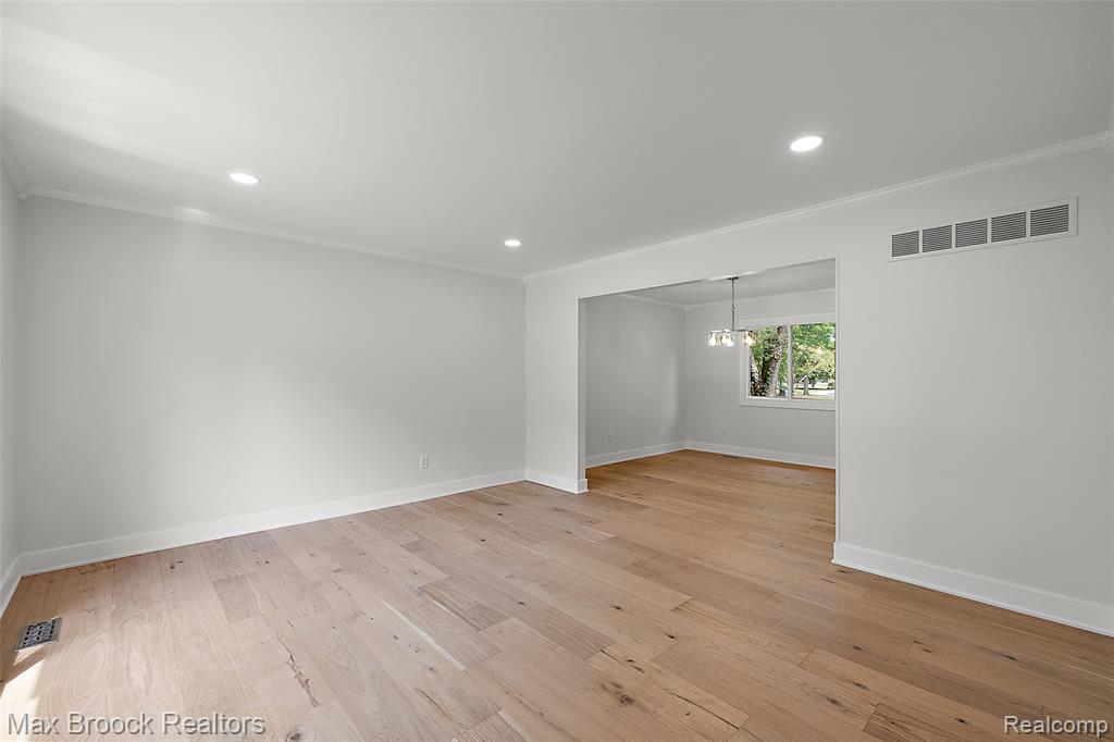 5362 Hertford Drive, Troy, MI 48085 — Photo 12