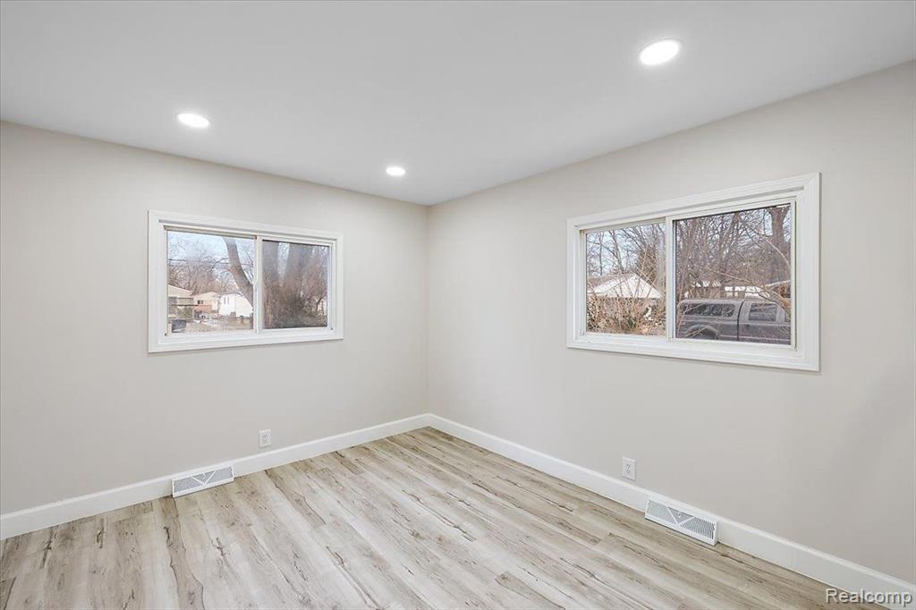 5645 N WALTON Street, Westland, MI — Photo 18