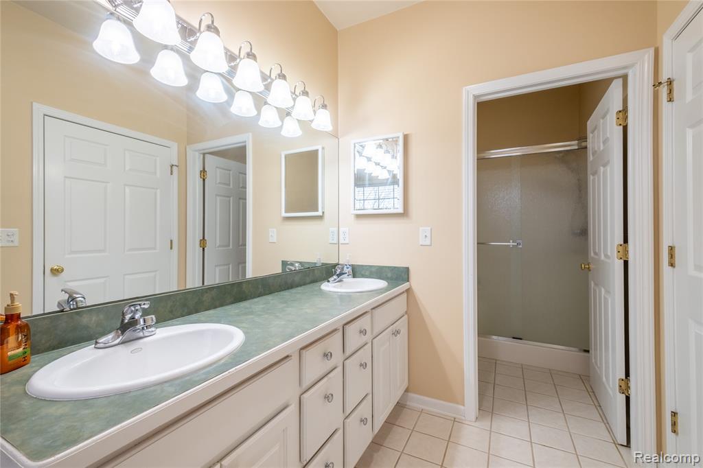 4204 Pavilion Court, Fenton, MI 48430 — Photo 23