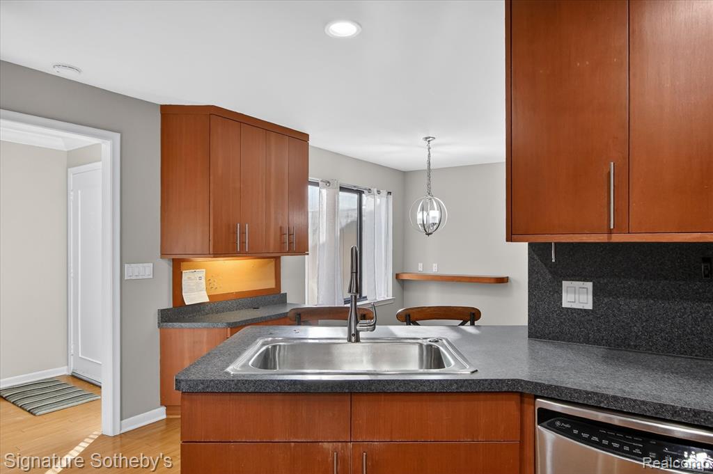 7107 Pebble Park Drive, 163, West Bloomfield, MI — Photo 24