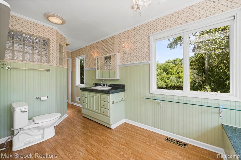 35550 Pleasant Valley Road, Farmington Hills, MI, 48331