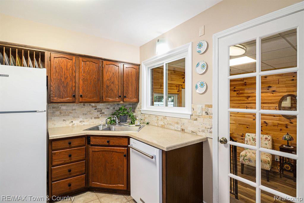 407 N McKinley Road, Flushing, MI 48433 — Photo 9