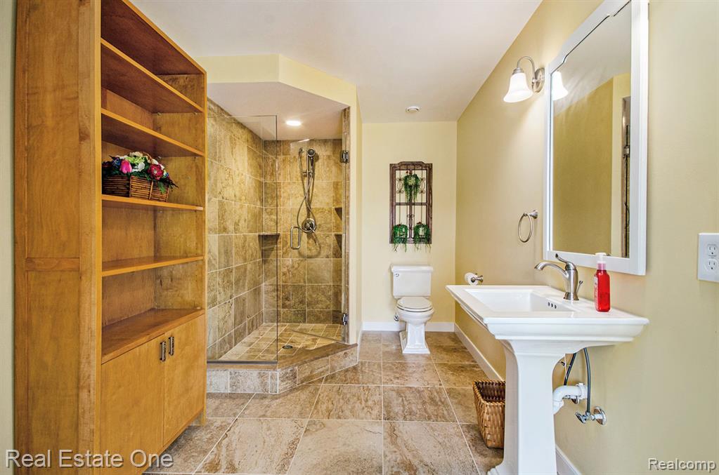 575 Tracy Lane, Milford, MI 48381 — Photo 43