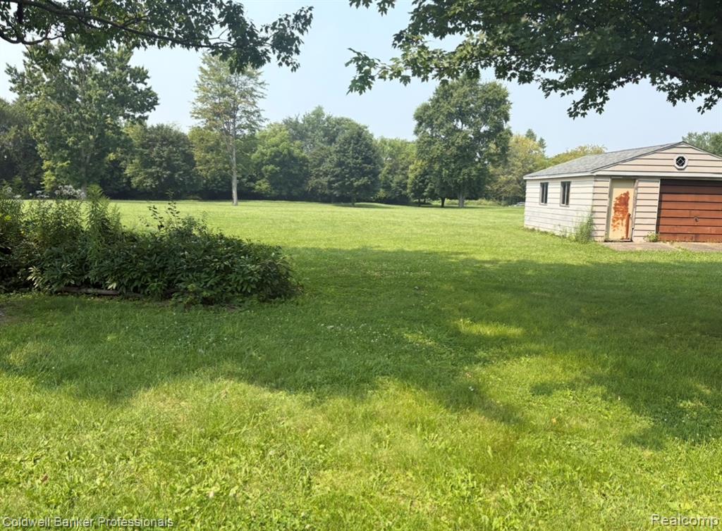 6073 Ballard Dr, Flint, MI 48505 — Photo 8