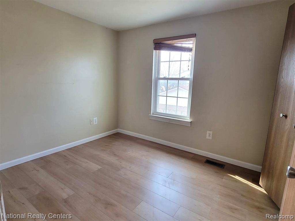 8831 Sunrise Drive, Sterling Heights, MI 48312 — Photo 12