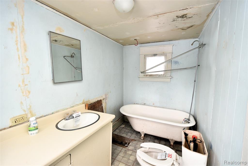 403 E King Street E, Owosso, MI 48867 — Photo 21