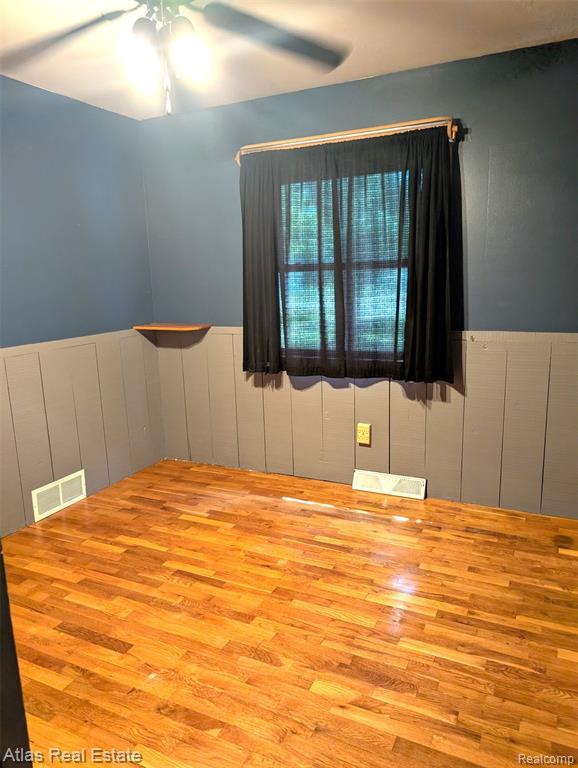 5449 Woodlawn Drive, Flint, MI 48506 — Photo 11