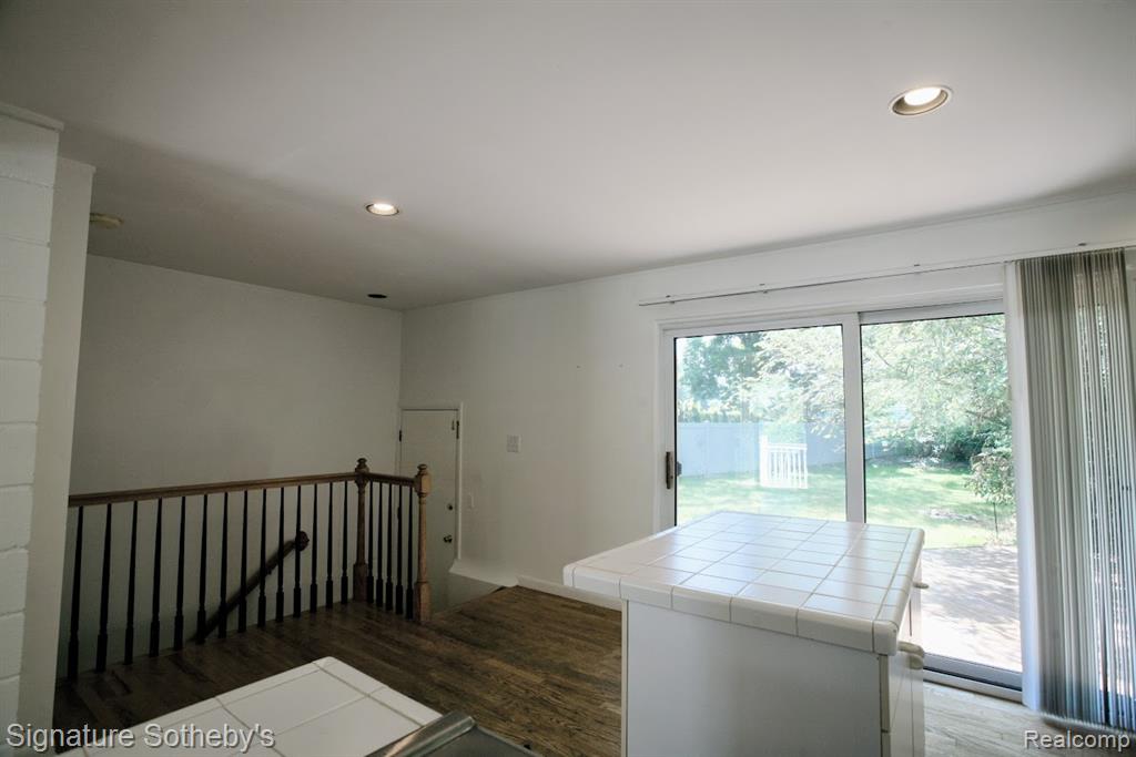 5800 Paramus, Clawson, MI — Photo 7
