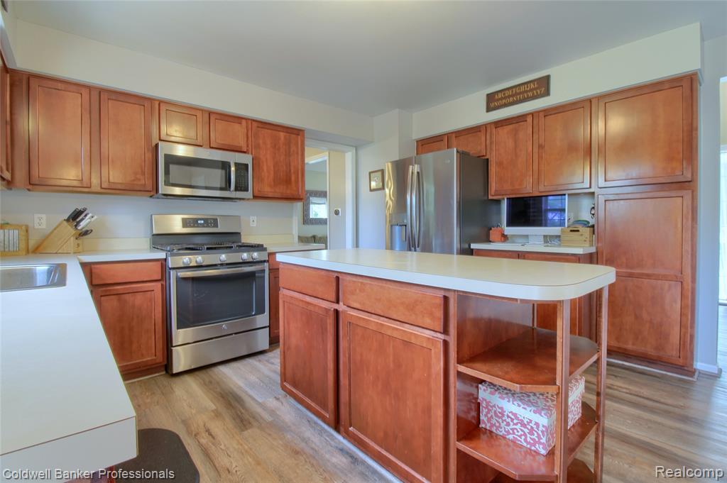 44516 Bramblewood Court, Belleville, MI 48111 — Photo 10