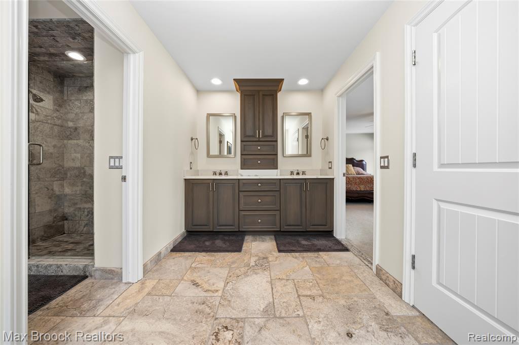 5867 BRAVO COURT, Orchard Lake Village, MI 48324 — Photo 38