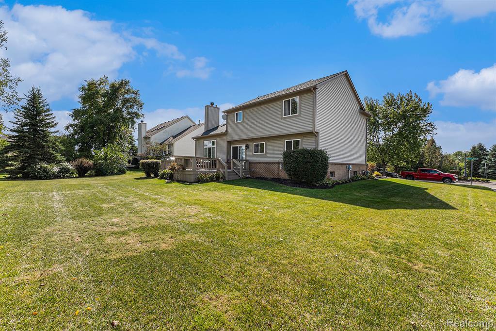6020 Majestic Oaks Drive, Commerce Twp, MI 48382 — Photo 32