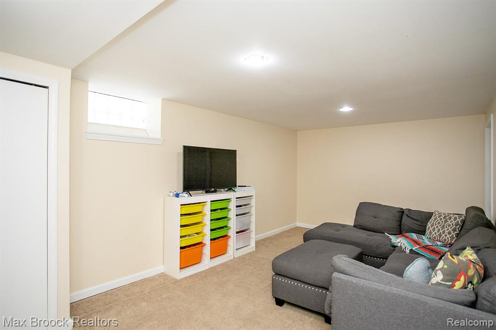 13353 Sherwood Drive, Huntington Woods, MI — Photo 46