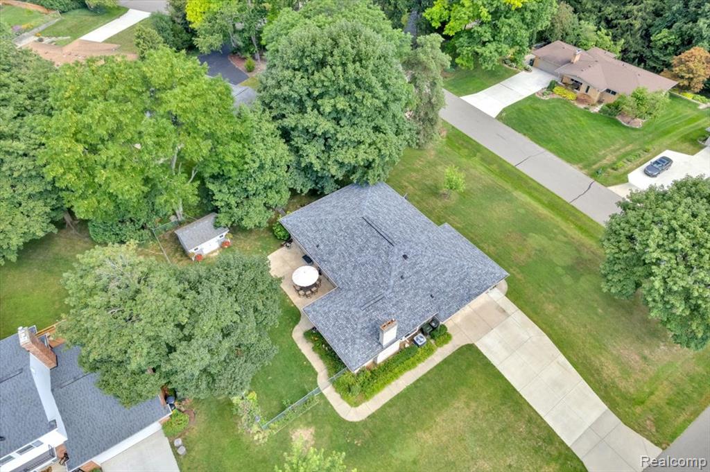 724 Lynndale Drive, Rochester Hills, MI 48309 — Photo 32