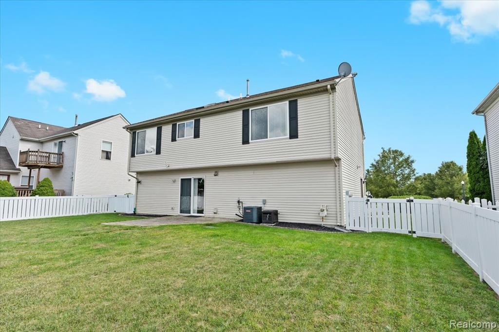 9275 Parkland Drive, Ypsilanti, MI 48197 — Photo 26