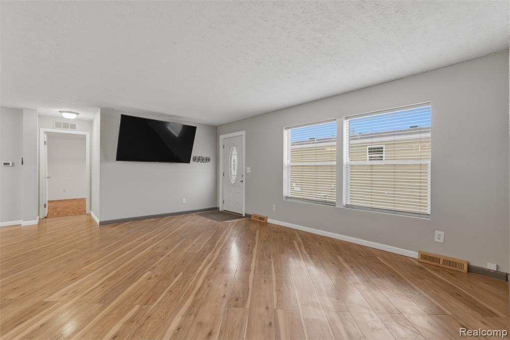 11798 Willoway Court, South Lyon, MI 48178 — Photo 5