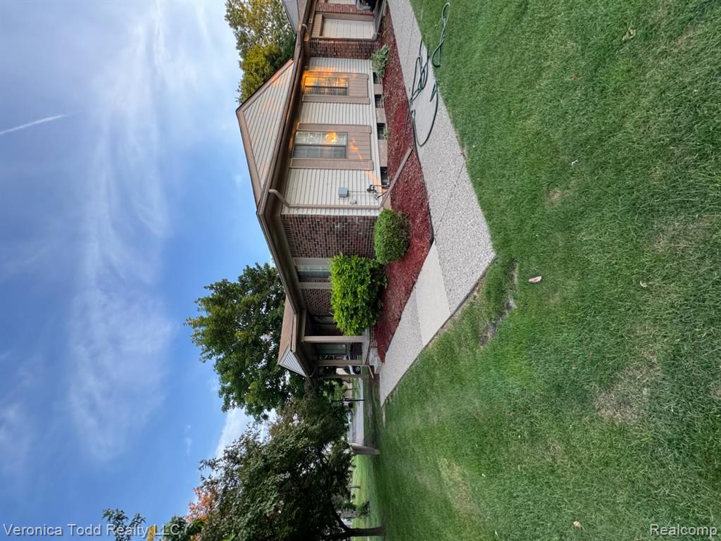 2994 Roundtree Drive, Troy, MI 48083 — Photo 2