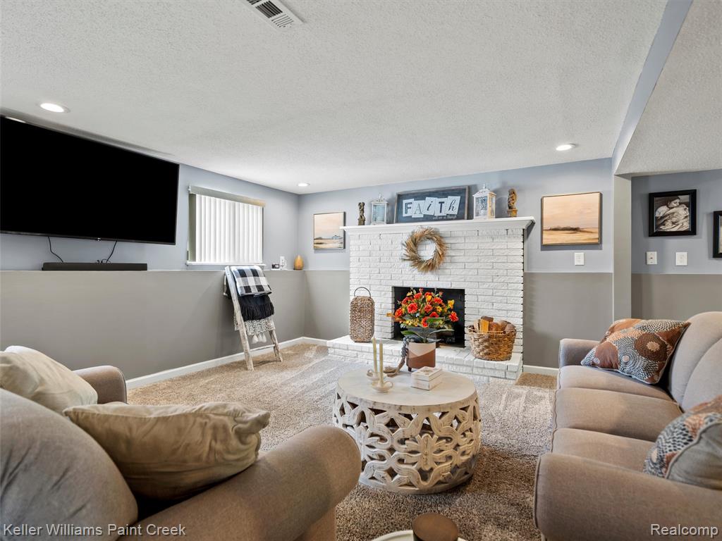 43092 Bond Court, Sterling Heights, MI 48313 — Photo 26