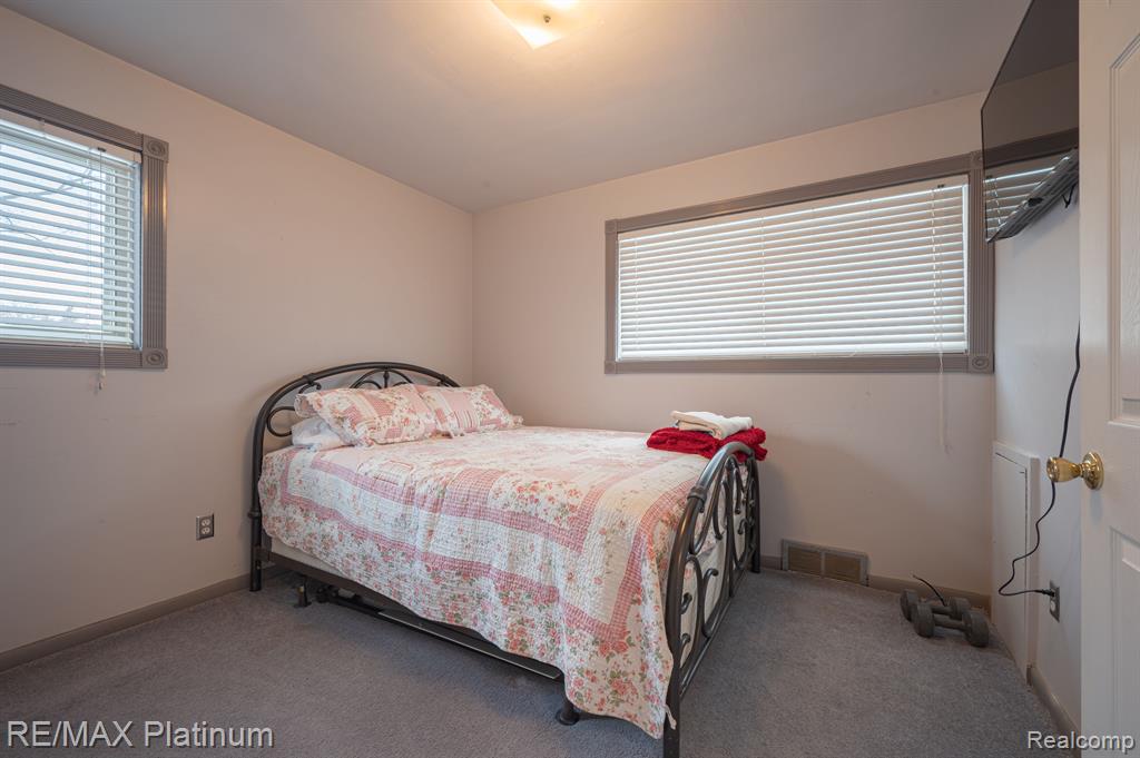 710 MANORDALE Court, Milford, MI 48381 — Photo 29