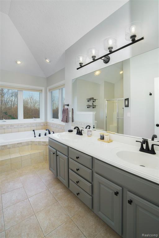7469 Paradise Drive, Grand Blanc, MI 48439 — Photo 25