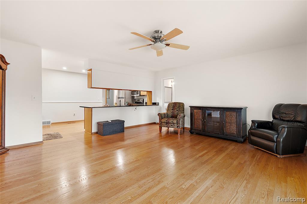 48242 FORBES Drive, Chesterfield, MI 48047 — Photo 11