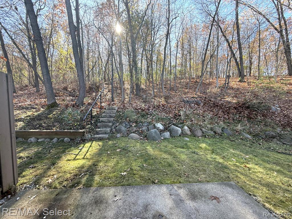 880 WHISPERWOOD Trail, Fenton, MI 48430 — Photo 22