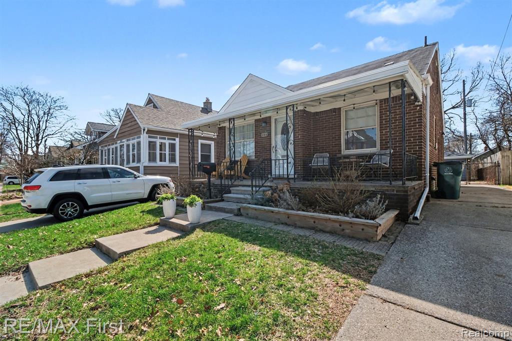 560 E Oakridge Street, Ferndale, MI 48220 — Photo 3