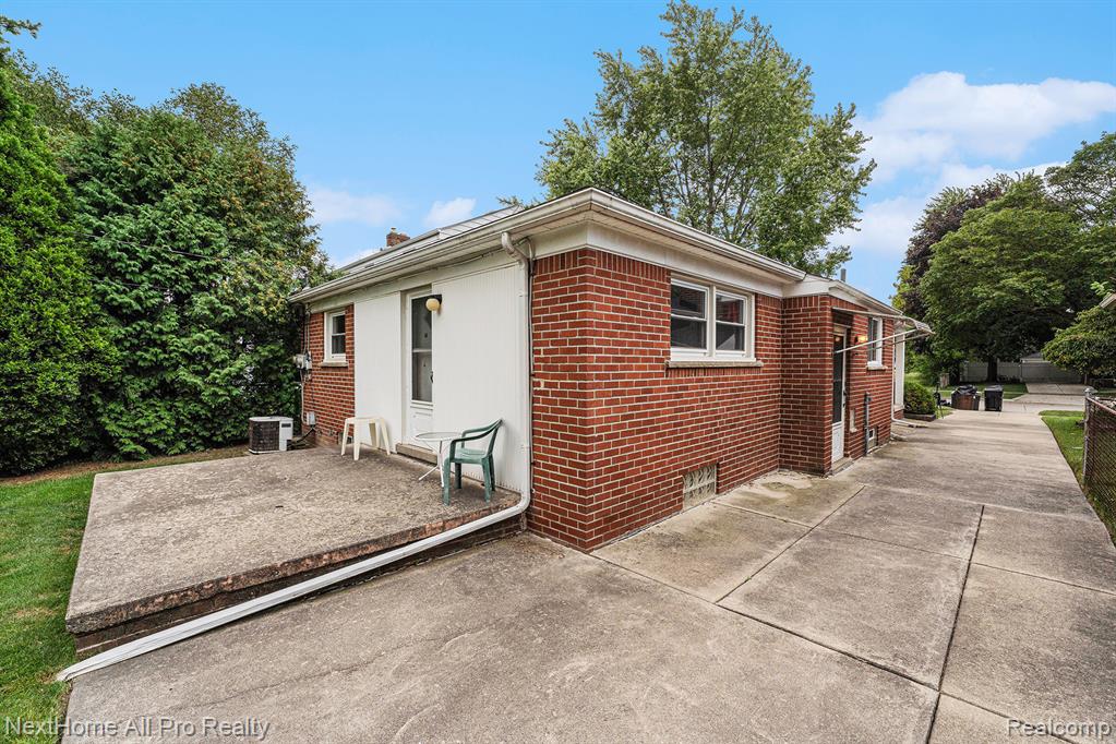 6587 Cortland Avenue, Allen Park, MI 48101 — Photo 15