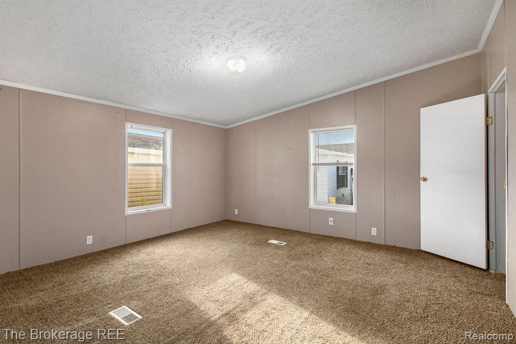 8448 Barkwood Circle, Fenton, MI 48430 — Photo 10