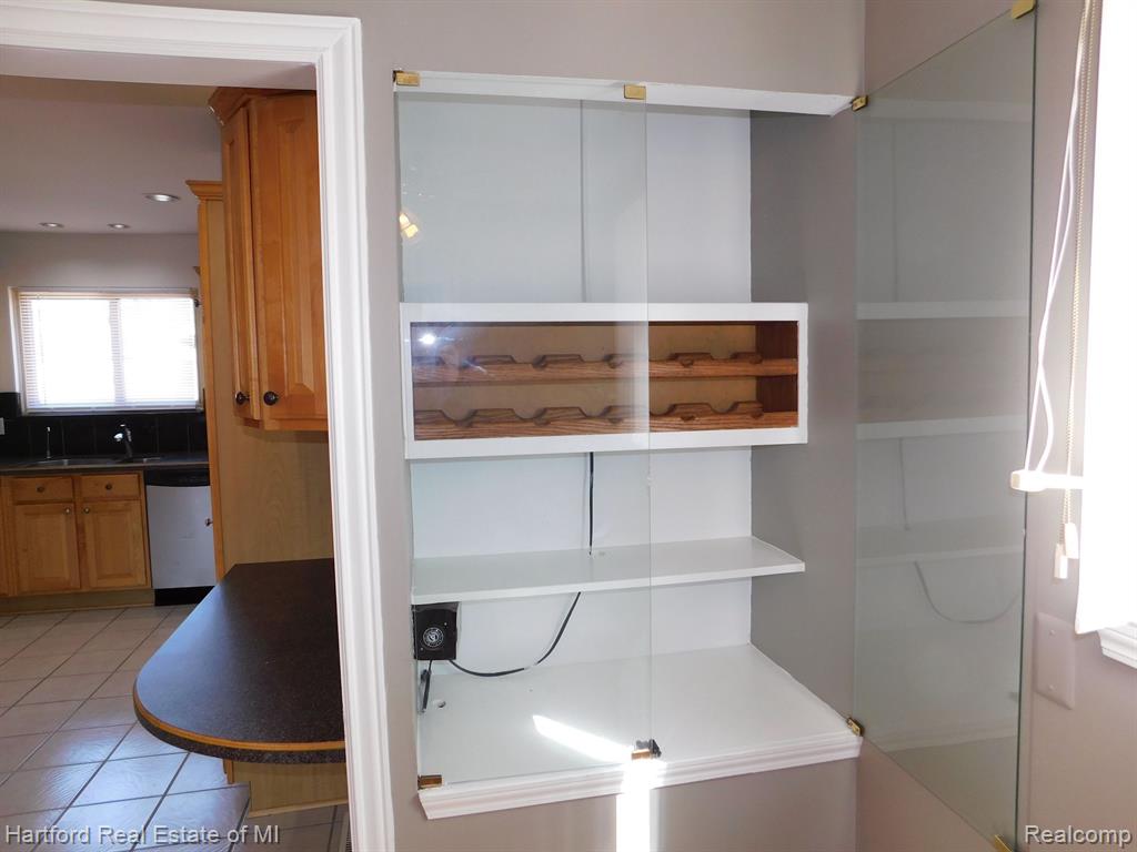 8600 Cardwell Street, Westland, MI — Photo 16