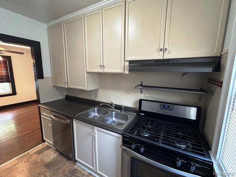 817 N DORCHESTER Avenue, Royal Oak, MI 48067 — Photo 4