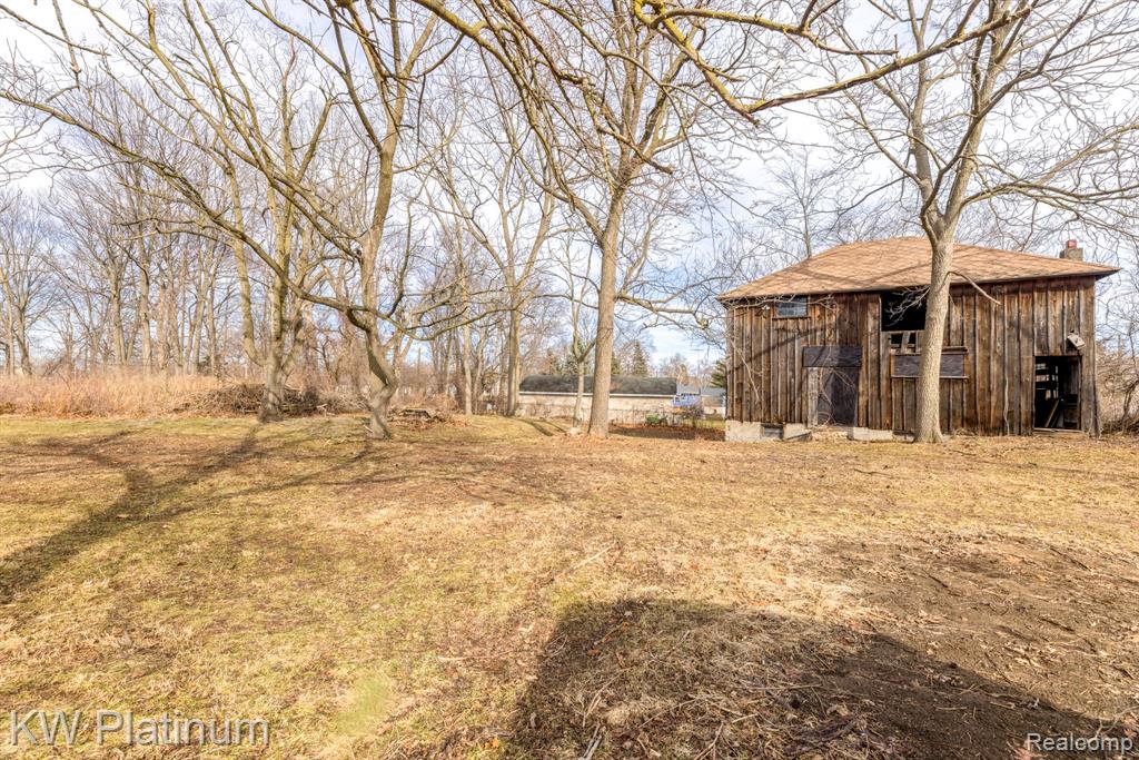 2819 Ravenswood Road, Port Huron, MI 48060 — Photo 3