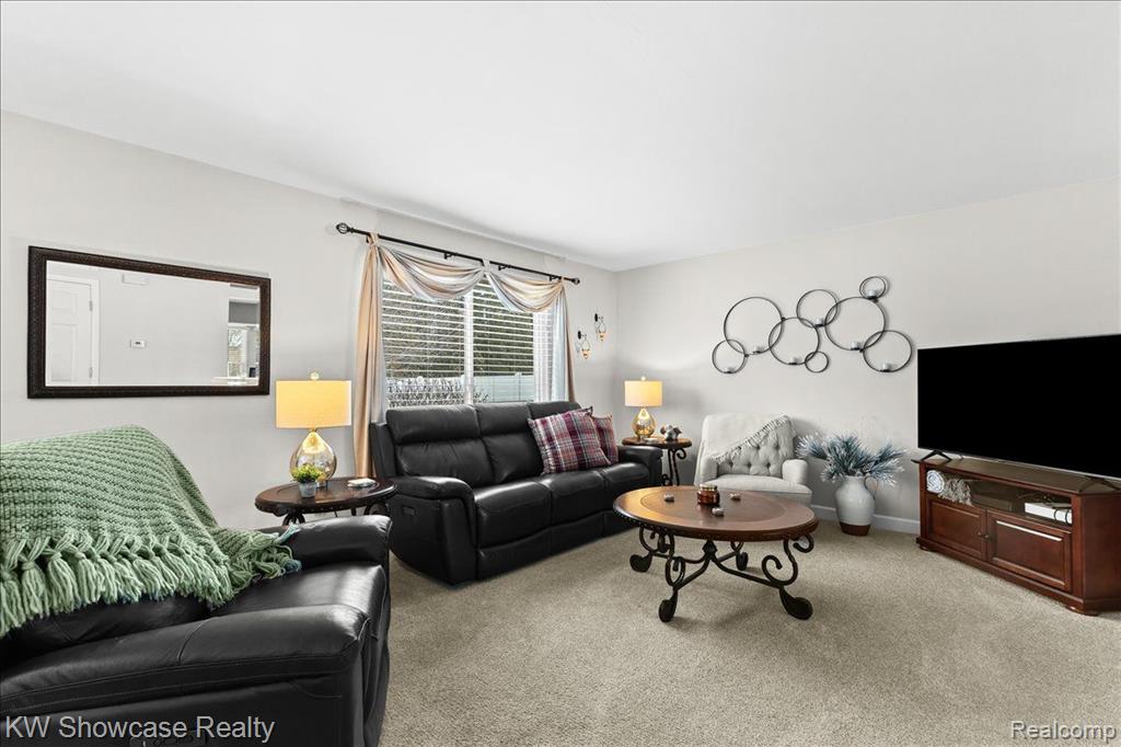 52903 D W SEATON Drive, Chesterfield, MI 48047 — Photo 10