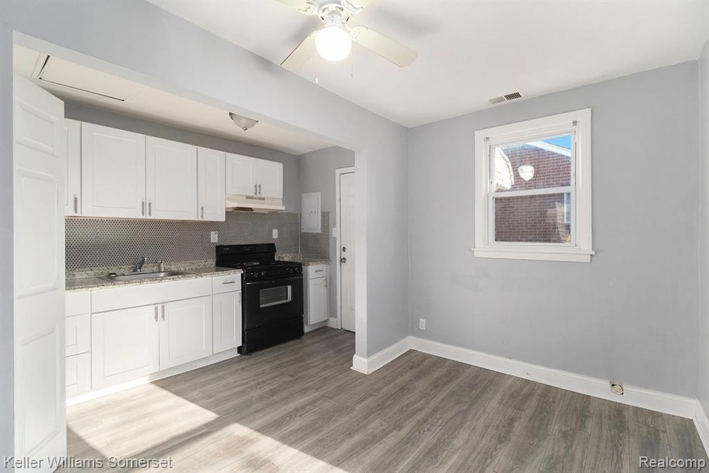 18591 Kingsville Street, Harper Woods, MI 48225 — Photo 12