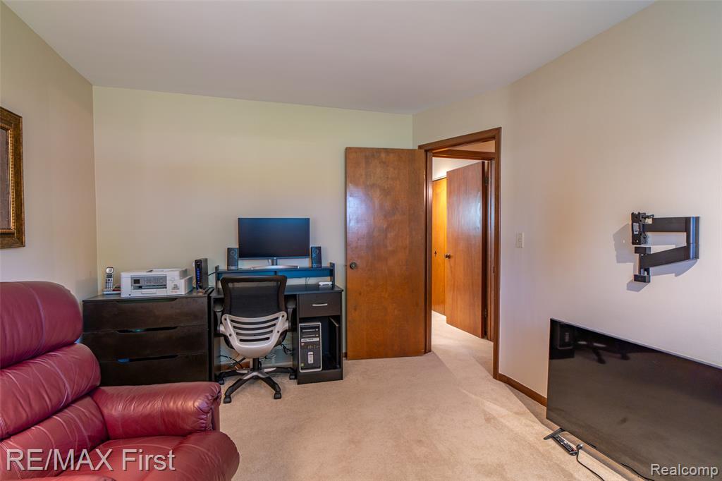 54815 FRANKLIN Drive, Shelby Twp, MI 48316 — Photo 36