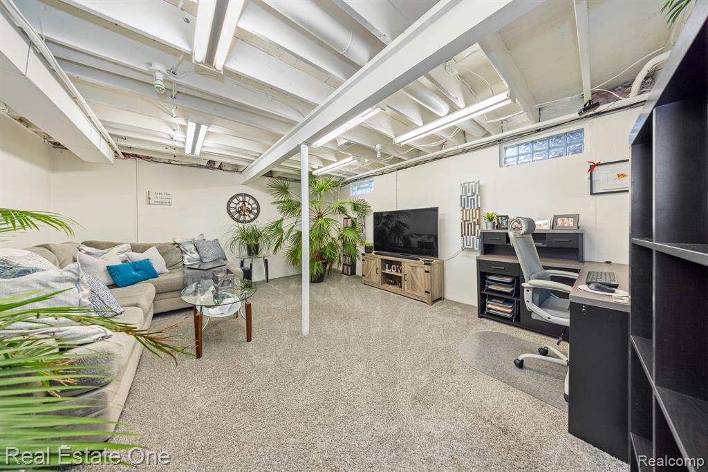 4083 W MAPLE Road, Wixom, MI 48393 — Photo 34