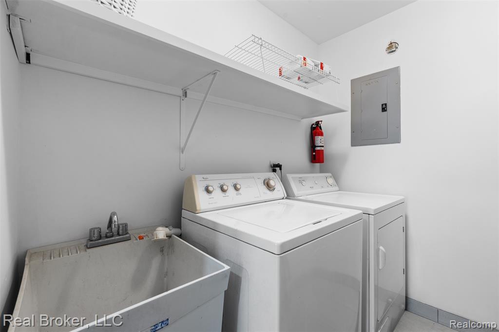 44594 Connecticut, Clinton Twp, MI 48038 — Photo 10