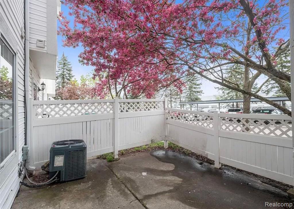 22039 ATLANTIC POINTE, Farmington Hills, MI 48336 — Photo 3