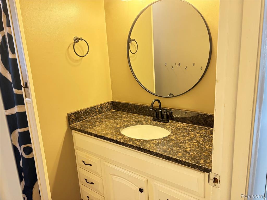 8506 Chesterfield Drive, Swartz Creek, MI 48473 — Photo 11