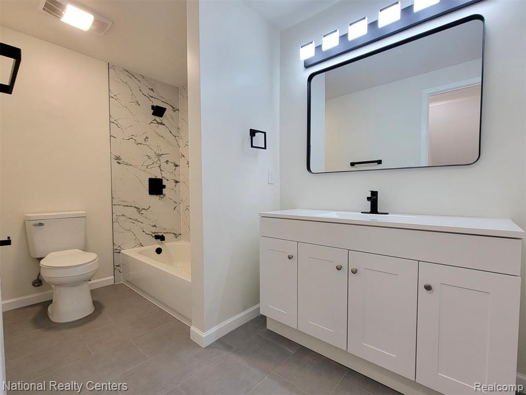 8249 KENNEDY Circle, Warren, MI 48093 — Photo 17