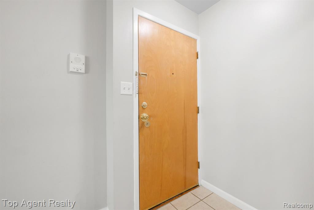 8657 Kennedy Circle, Warren, MI 48093 — Photo 6