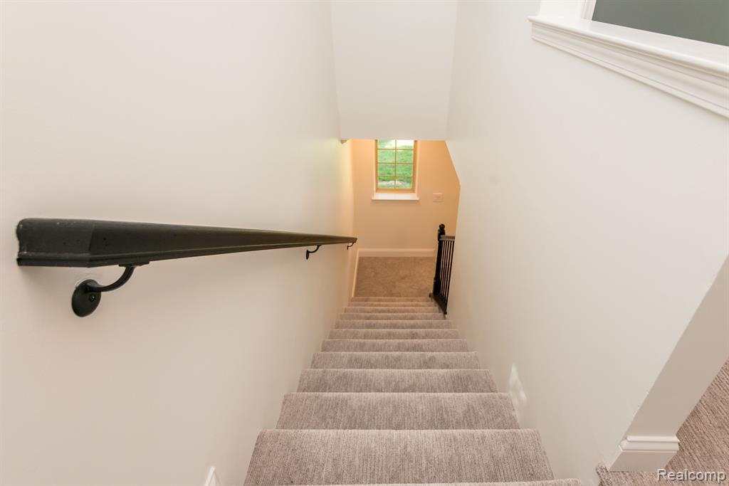 526 COVE VIEW Drive, Waterford, MI 48327 — Photo 34