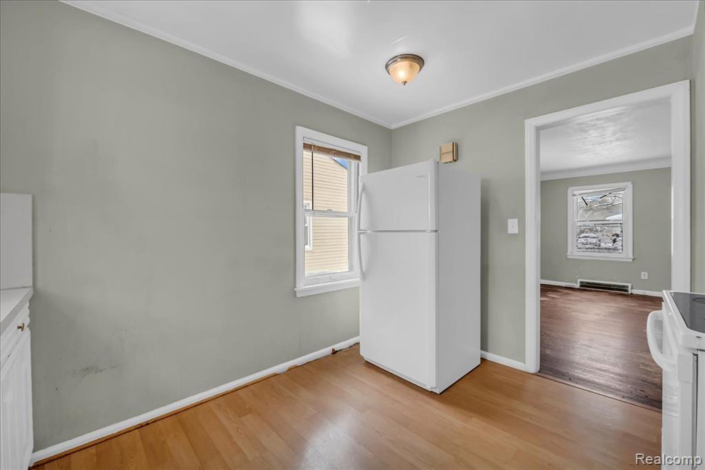 18981 Kenosha Street, Harper Woods, MI 48225 — Photo 8