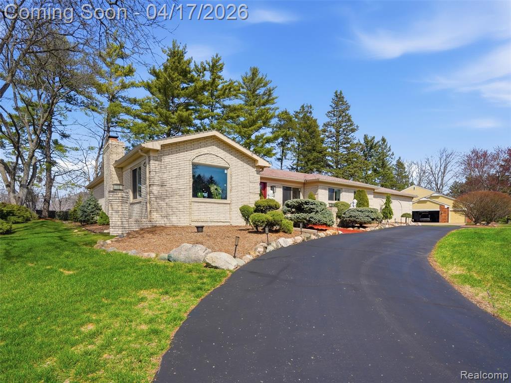 4886 Beacon Hill Drive, Bloomfield Hills, MI 48301 — Photo 7