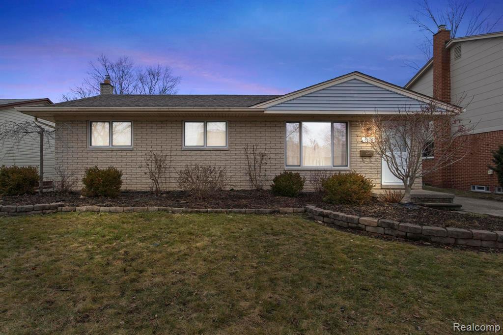 8426 Forrest Drive, Canton, MI 48187 — Photo 2