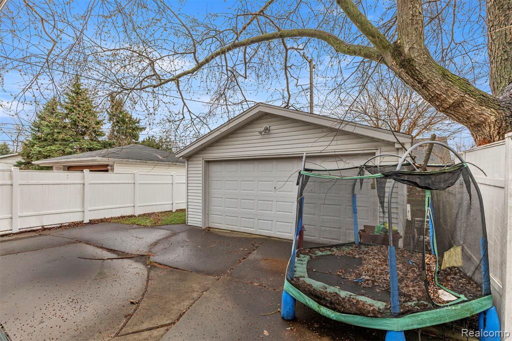 939 Stewart Avenue, Lincoln Park, MI 48146 — Photo 28