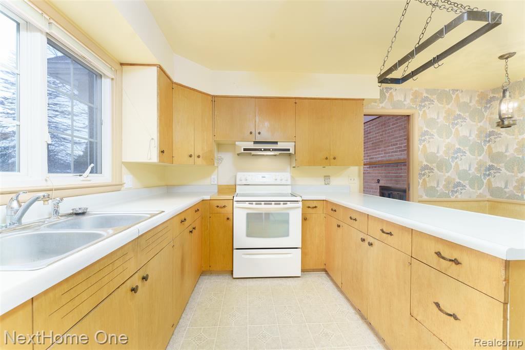 5765 Country Lane, Ypsilanti, MI 48197 — Photo 9