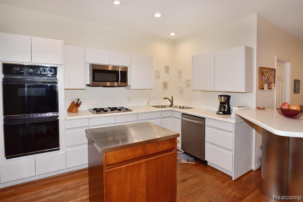 4074 Cranbrook Court, Bloomfield Hills, MI 48301 — Photo 17