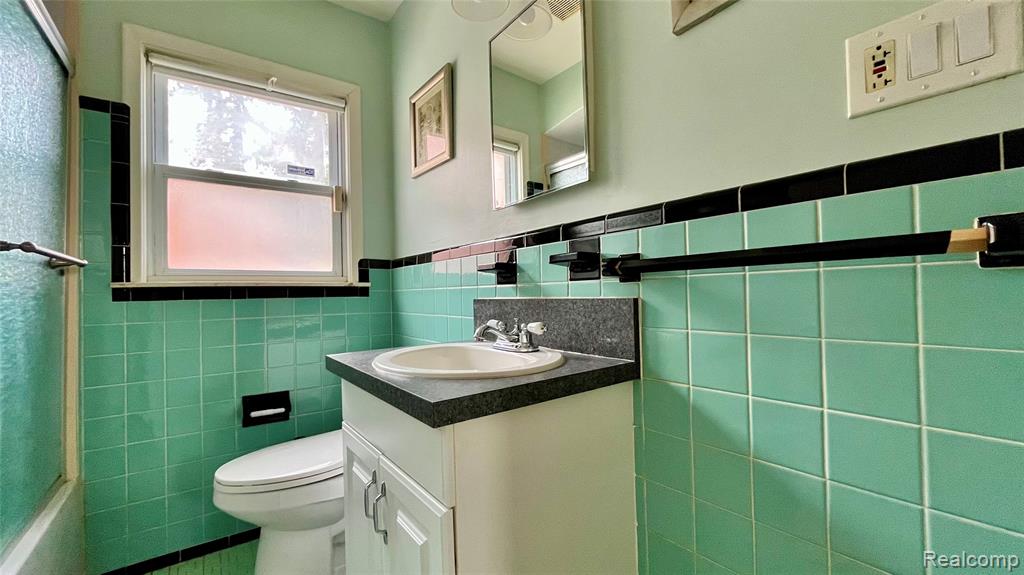 8252 Dale Street, Dearborn Heights, MI 48127 — Photo 13