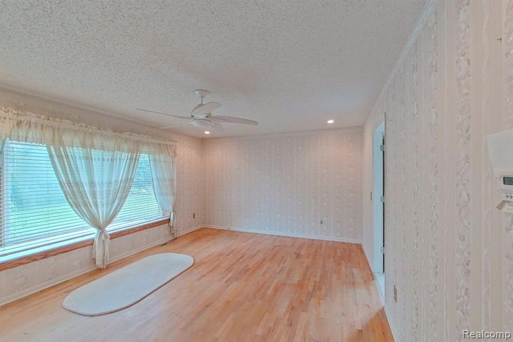 4395 OLD CARRIAGE Road, Flint, MI 48507 — Photo 20
